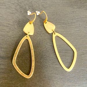 Kendra Scott Kira Drop Earrings in vintage gold. Perfect condition. Like new